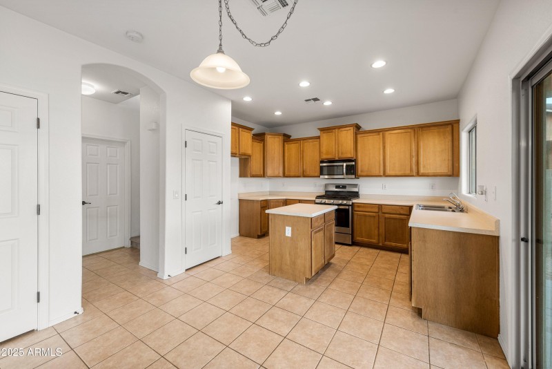 08-826-E-Bradstock-Way-8