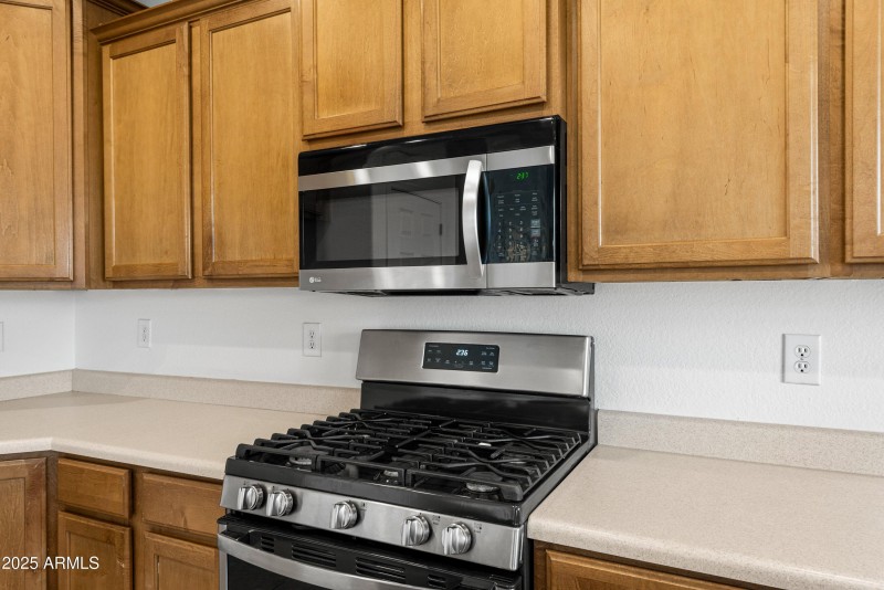 12-826-E-Bradstock-Way-12