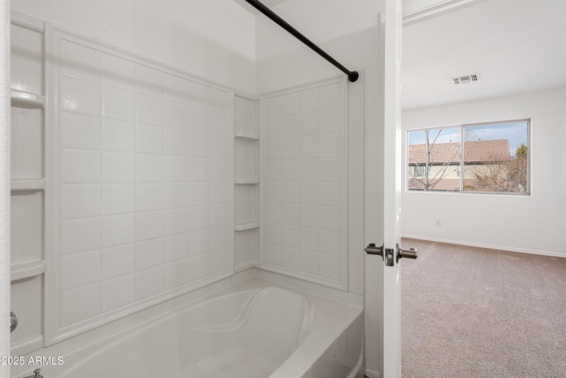 24-826-E-Bradstock-Way-24