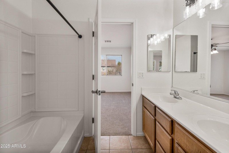 25-826-E-Bradstock-Way-25