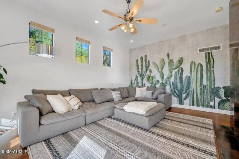 Welcome to the cactus room!