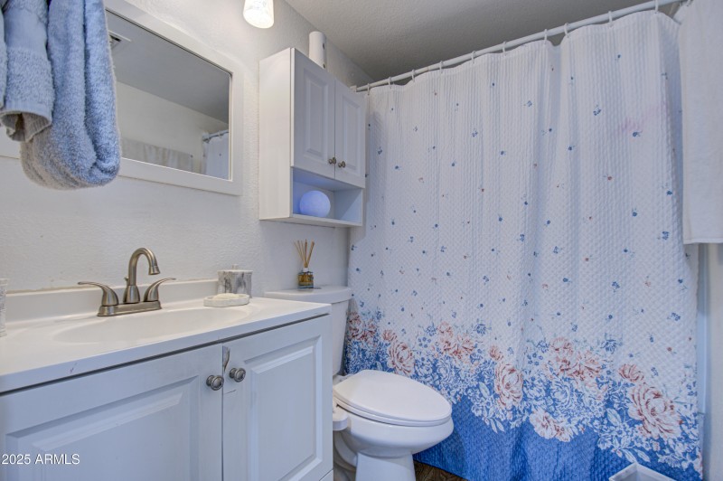 Bathroom 2-pic 2