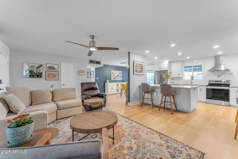 livingroom/kitchen
