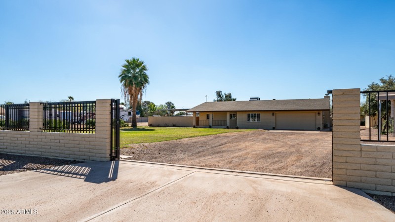 3737 W Morrow Dr Exterior Photos-1