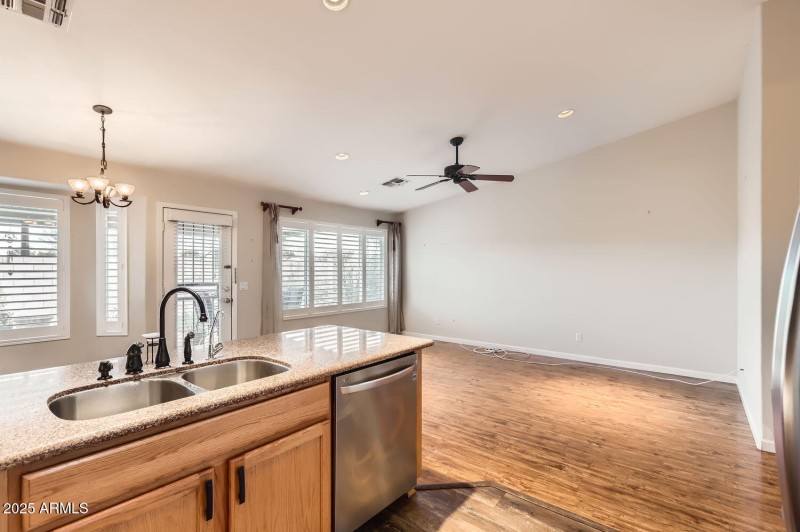 1486 E Augusta Ave - Web Quality - 014 -