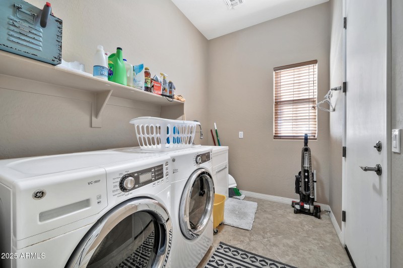 18672 W Santa Irene Dr-25