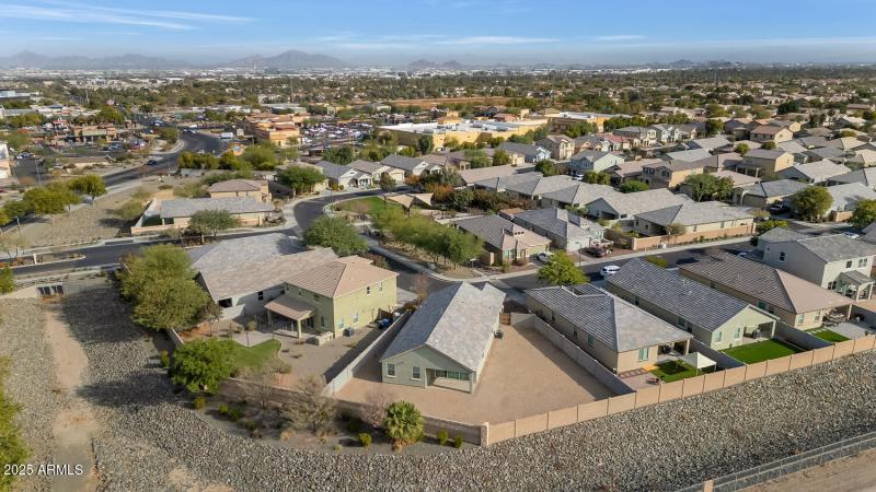 2405 E Beverly Rd-large-023-002-2405 E B