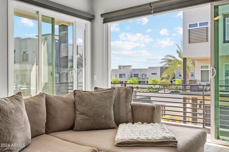 balcony