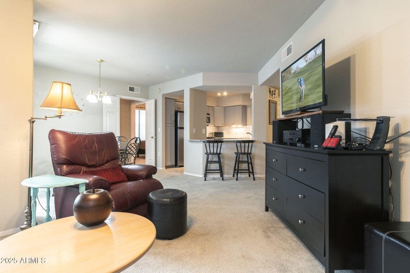 7-web-or-mls-3848-n-3rd-ave-1044