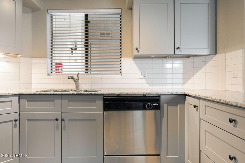 13-web-or-mls-3848-n-3rd-ave-1044