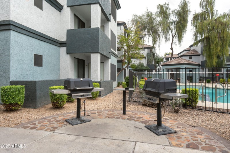 27-web-or-mls-3848-n-3rd-ave-1044