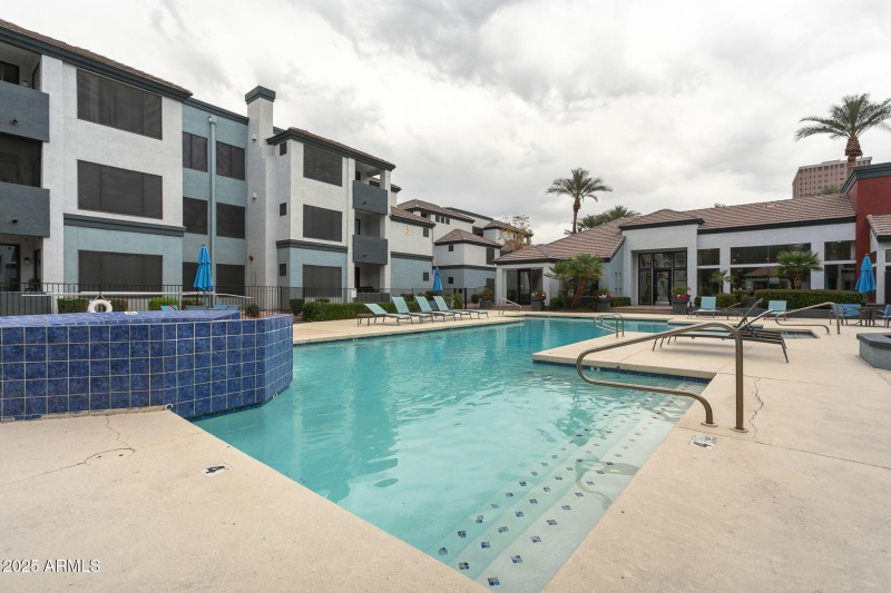 28-web-or-mls-3848-n-3rd-ave-1044