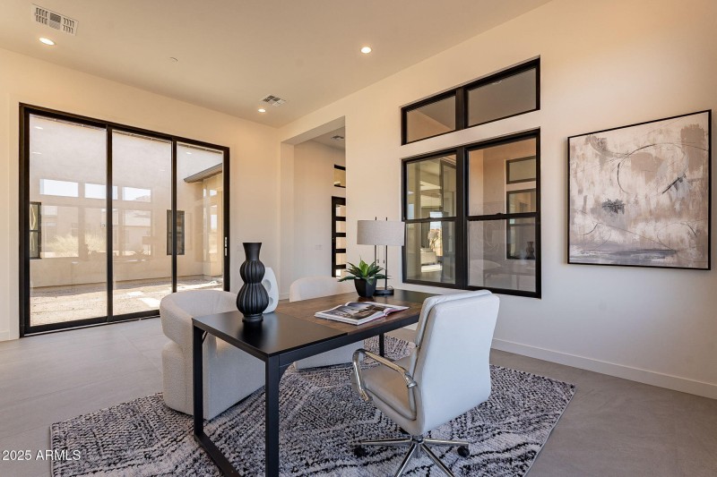 Flex Room to Courtyard