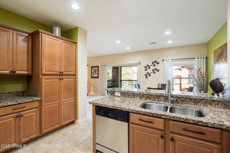 Kitchen with bar