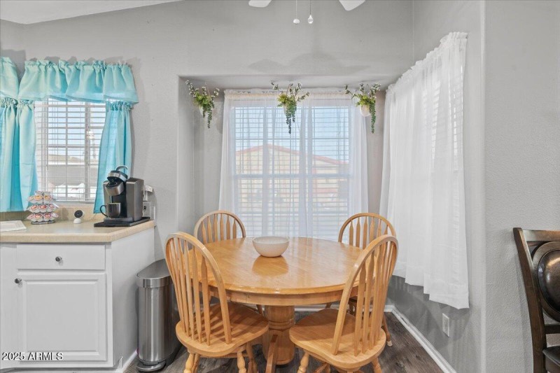 17-Breakfast nook