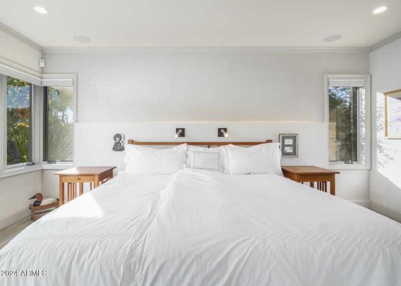 3921 E San Miguel Ave, PV, 85253