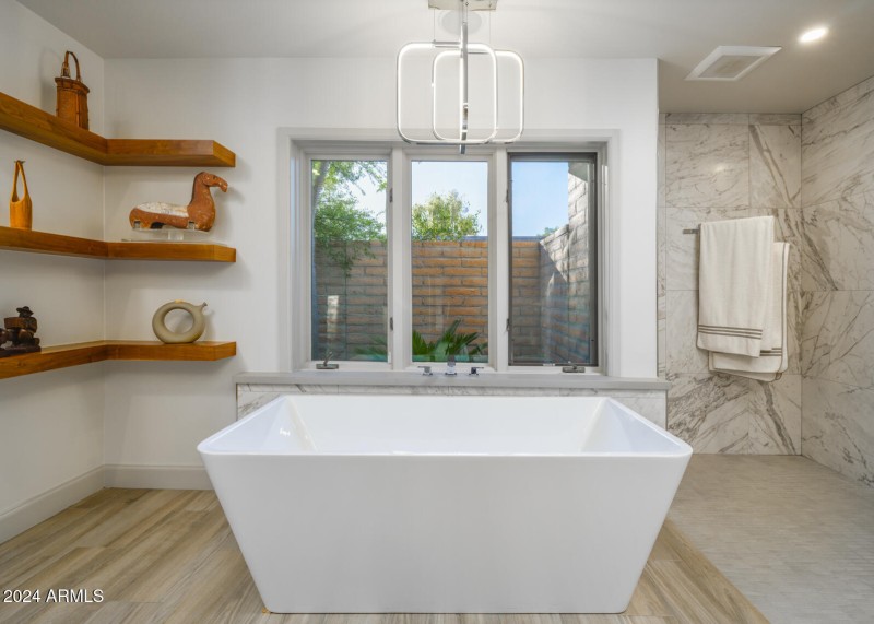 3921 E San Miguel Ave, PV, 85253