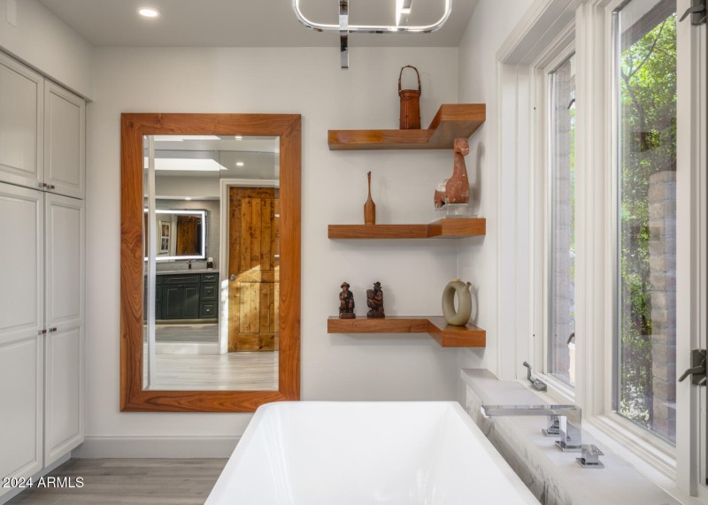 3921 E San Miguel Ave, PV, 85253