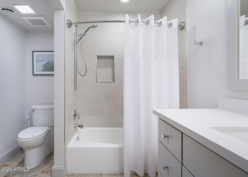 3921 E San Miguel Ave, PV, 85253