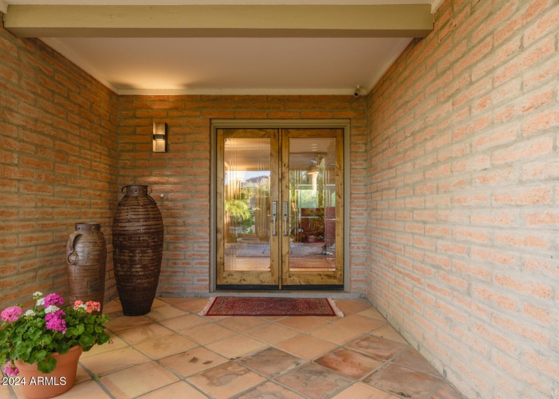 3921 E San Miguel Ave, PV, 85253