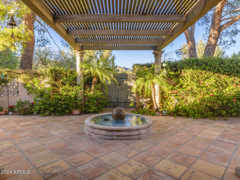 3921 E San Miguel Ave, PV, 85253