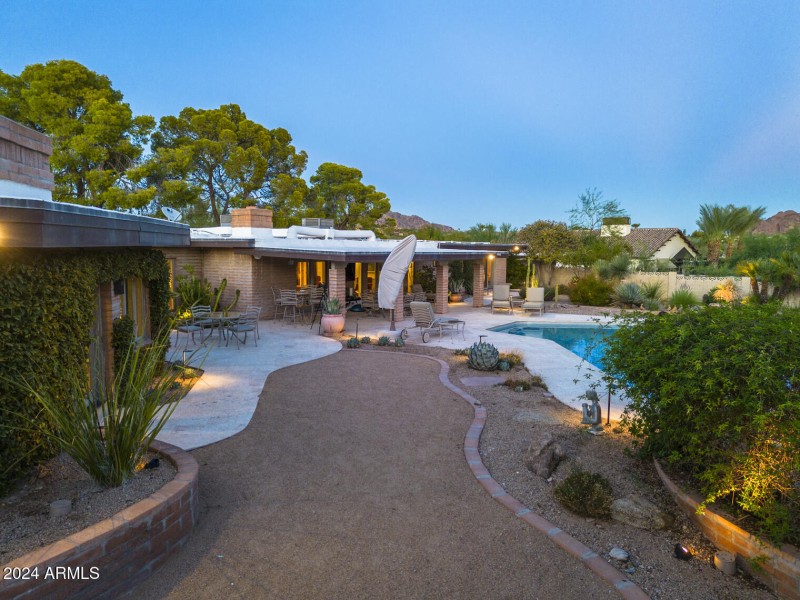 3921 E San Miguel Ave, PV, 85253