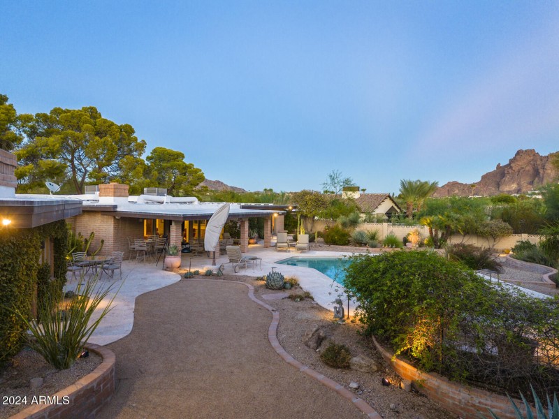 3921 E San Miguel Ave, PV, 85253