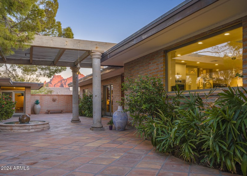 3921 E San Miguel Ave, PV, 85253