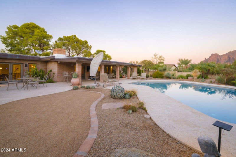 3921 E San Miguel Ave, PV, 85253