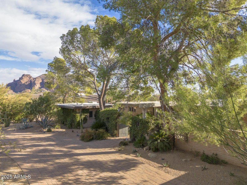 Listings_3921_E_SanMiguel_Ave_Reshoot-32