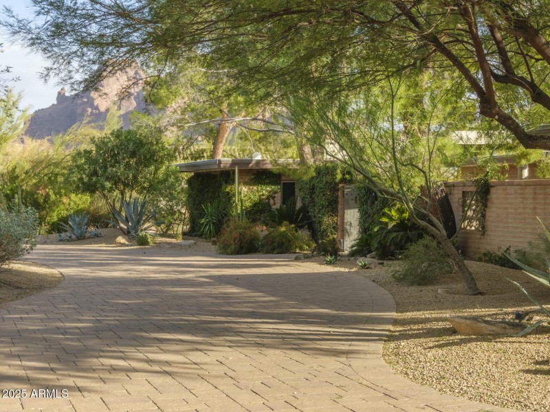 Listings_3921_E_SanMiguel_Ave_Reshoot-1
