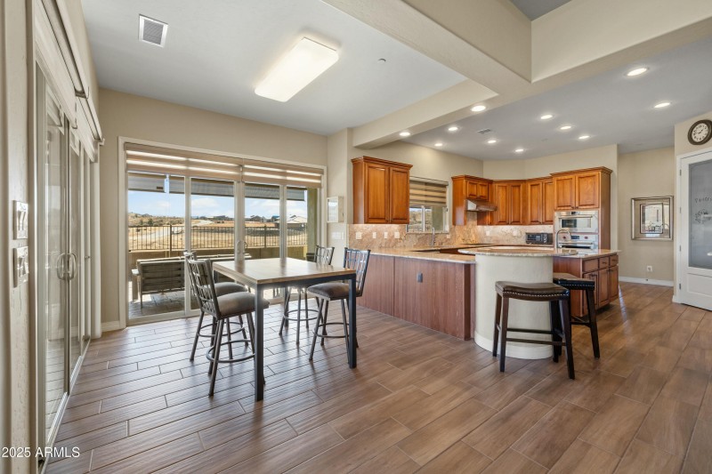 BREAKFAST AND KITCHEN