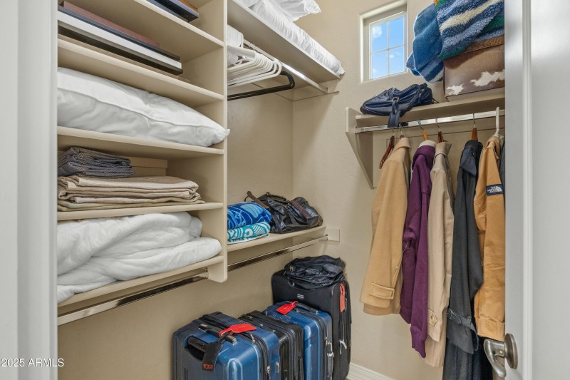 ENSUITE CLOSET