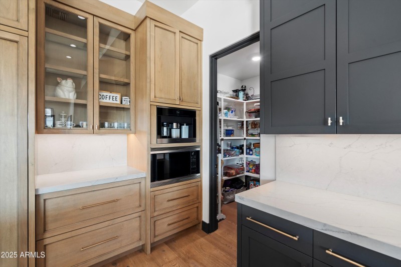 16-Pantry