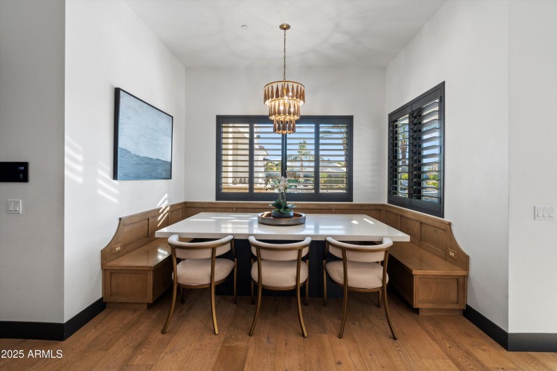 18-Kitchen Dining Area