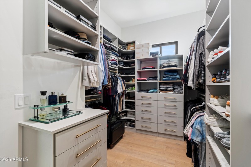 33-Master Closet
