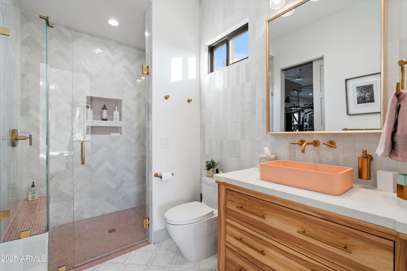 48-Gym Bathroom