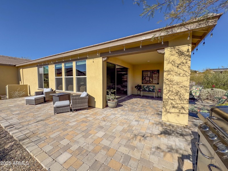 SIDE PATIO