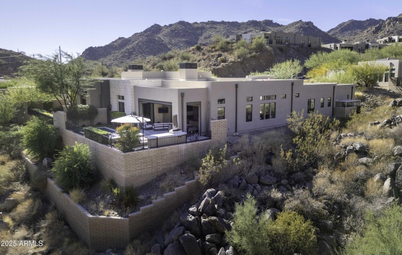 Back of House w/Natural Desert Surround