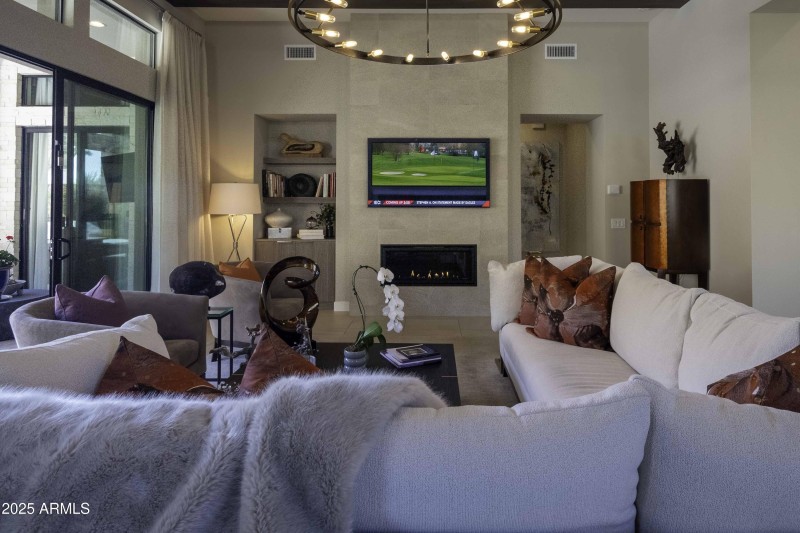 Living Room w/Gas Fireplace