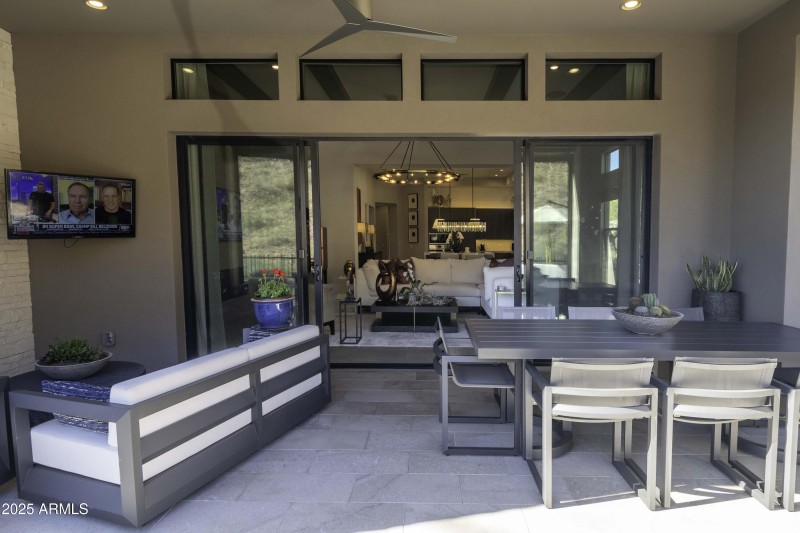 Covered Patio w/TV