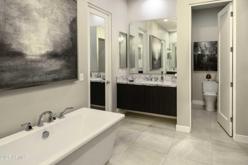 Primary Bath w/dual vanities