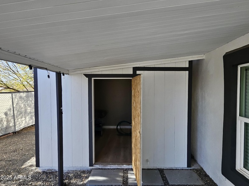 Entrance Laundry/Utility room