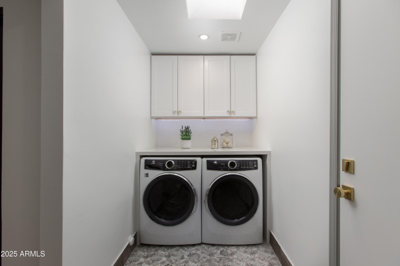 INSIDE LAUNDRY