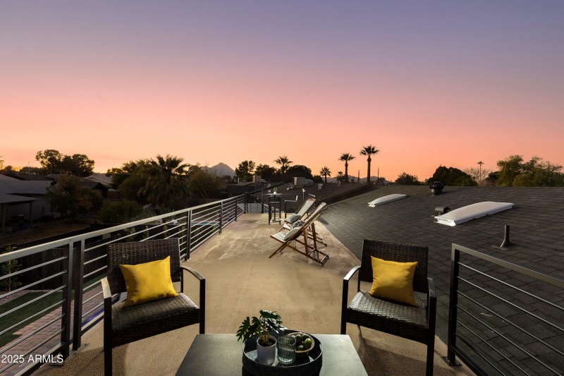 ROOFTOP DECK