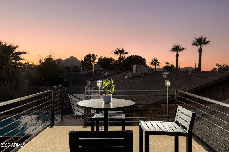 ROOFTOP DECK