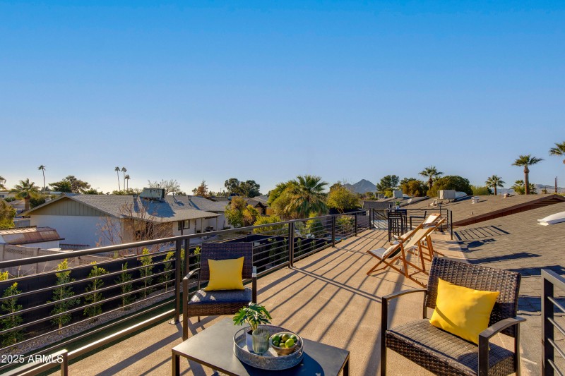 ROOFTOP DECK