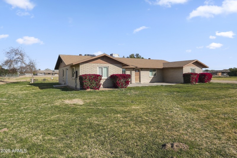 Spacious front yard