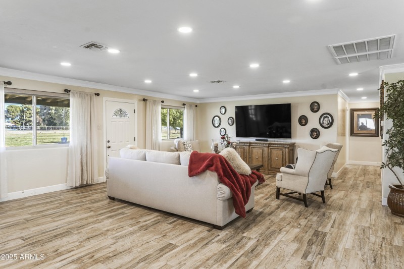 Spacious & inviting living room