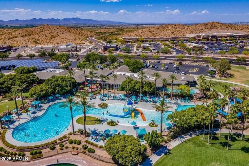 Strapointe near Safeway